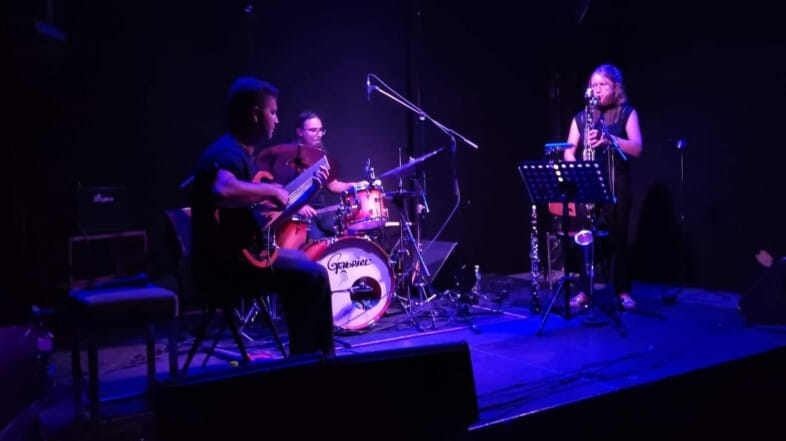 Jazz trio w/Rebecca Trescher & Panos Kokkinis @sixdogs Athens